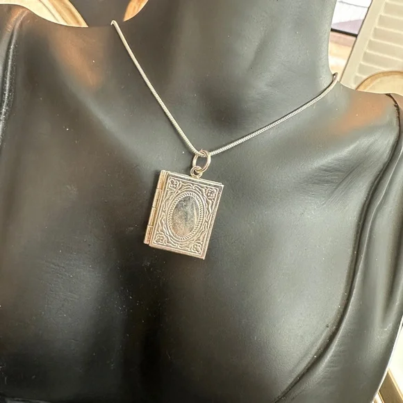 Vintage 925 Sterling Silver Custom Photo Double Locket Necklace - Picture 2 of 4